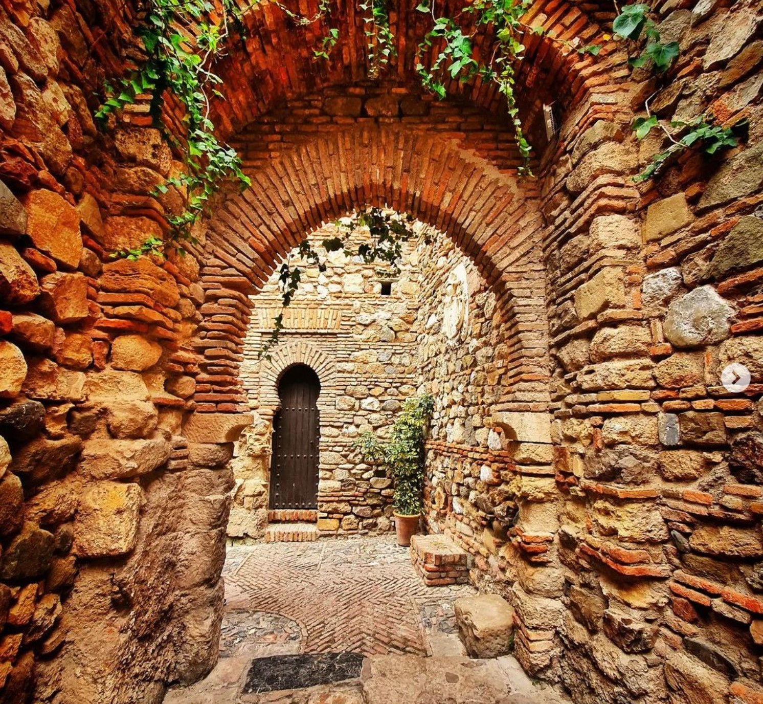 Inside the Alcazaba, there used to be the residential area and palace of the governor.